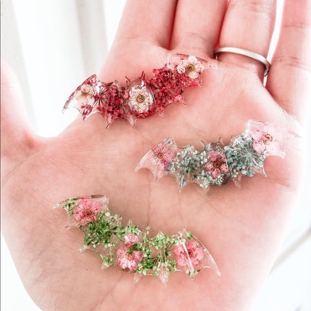 Bundle of bat resin accessories